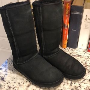 UGG’s Classic Tall Black Size 7